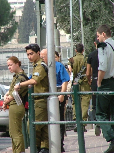 Junge IDF-SoldatInnen
