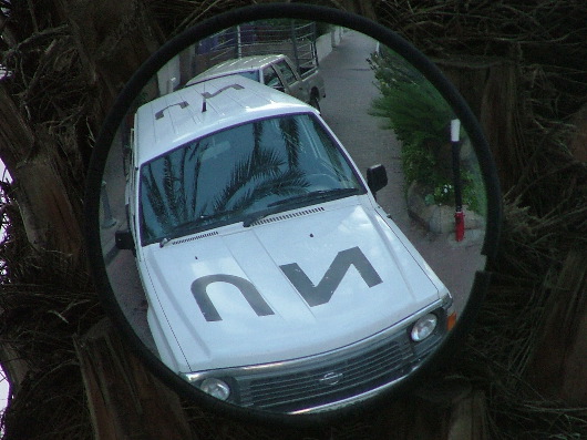 Jeep der Vereinten Nationen auf Hotelparkplatz (TLV)