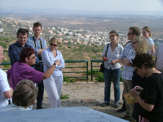 Meine Kollegin Lydia vor Barta'a
