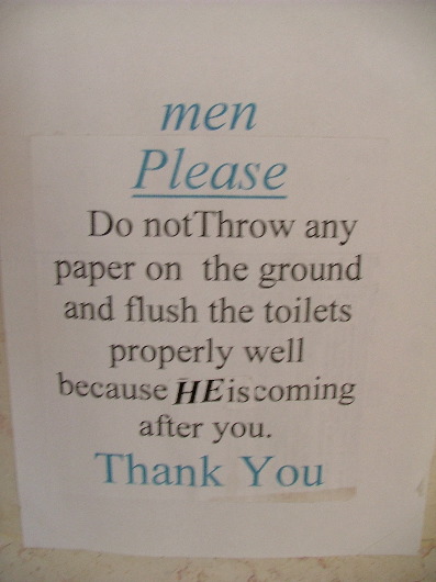 Heiliger Stuhl: Hinweis an der Toilette in der Kirche "Stella Maris"