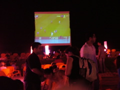 Um noch mal nachträglich auf die oftgestellte Frage zurückzukommen, ob in Israel die EM verfolgt wurde. - Jupp. Mit Stil am Strand!