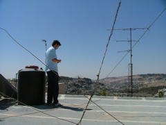 Tobias auf dem Dach seiner Wohnung in Jerusalem