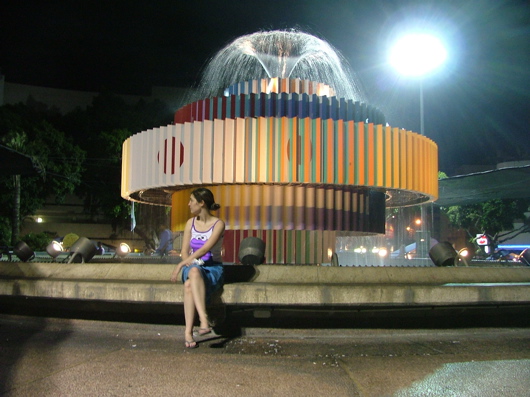 Hurra, Sara ist da! (War da.) Hier am Dizengoff Square