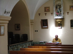 ... und die Milchgrotte, wo Maria beim Stillen einen Tropfen verlor und der Felsen weiß wurde