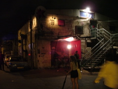 und so sieht der Club meines Vertrauens von außen aus.