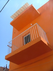 und ein oranges Haus