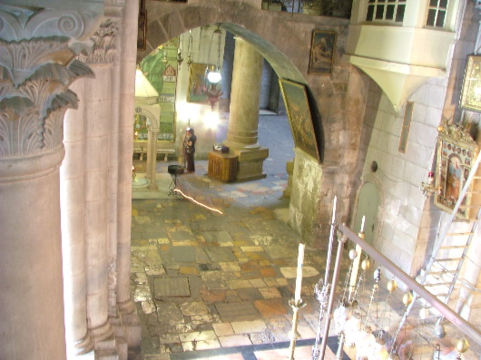 Irrlicht in der Grabeskirche (2" Belichtung)