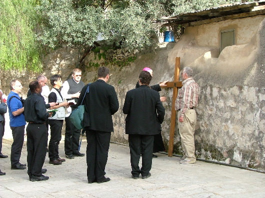 deutsche Pilgerer mit Leihkruzifix