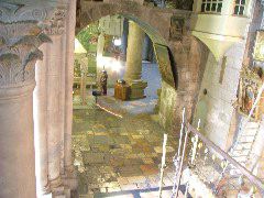 Irrlicht in der Grabeskirche (2" Belichtung)