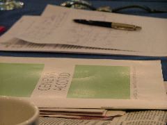 Stilleben mit Genfer Abkommen