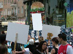 Demonstration f&uuml;r und gegen nichts - inkl. Verteilung leerer Flugbl&auml;tter