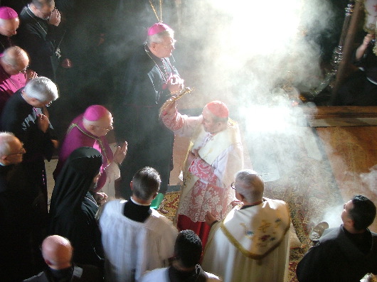 (Selbbst)beweihr&auml;ucherung in der Grabeskirche