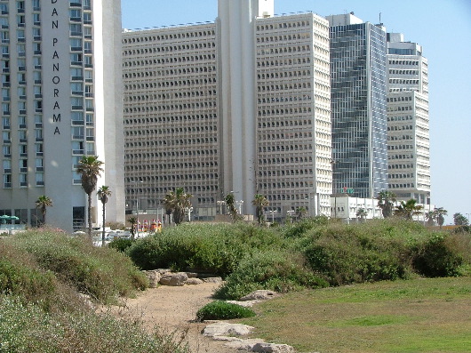 Panorama auf "Dan Panorama" und drei weitere Betonkl&ouml;tze