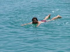 Pflichtbesuch - Pflichtpose... Auf Totem Meer liegen