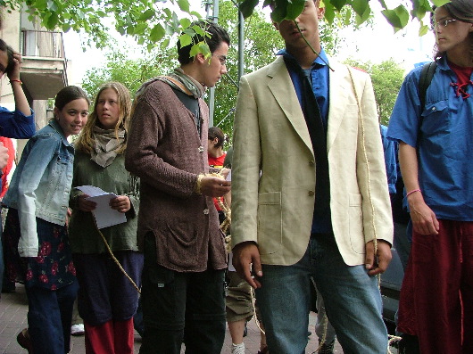 Agit-Prop-Theater am Rande der Demo