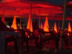 Farbstudie in rot (nach Bier und Sonnenuntergang)