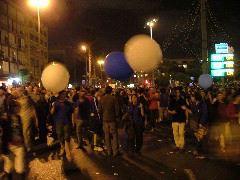 15. Mai 2004: Friedensdemo in TLV mit 150.000 TeilnehmerInnen (laut www.haaretz.com)