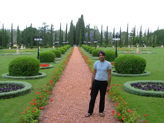Bescheuertes Touristenportrait 1 - Henning im Barhai-Garten bei Akko