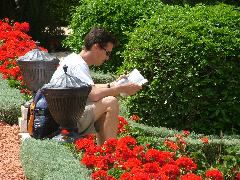 Chris aus Colorado erkl&auml;rt Bahai: Judentum ist Monotheismus 1.0, Christentum = 2.0, Islam= 3.0, Bahai= 3.1 (H.W.: Apple ist schon bei 10.3!!!)