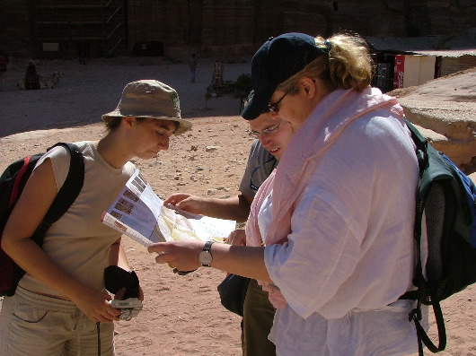 Sabine, Claas und Susanne peilen die Lage