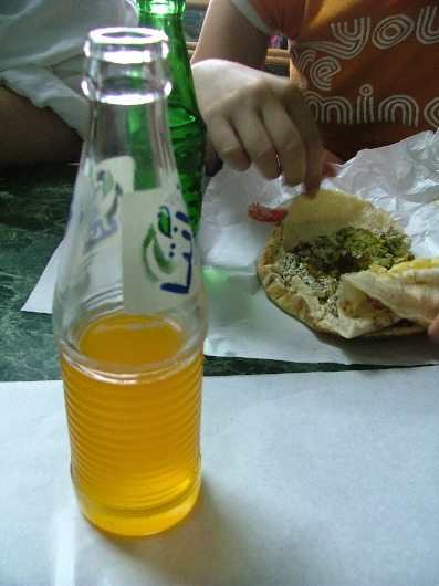 Prost auf Jordanien: Fanta und Fatwa.