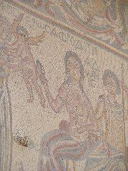 Geschichtsstunde: Adonis (rechts) guckt zu, wie Aphrodite dem jungen Eros mit ner Sandale ordentlich auf den Popo gibt